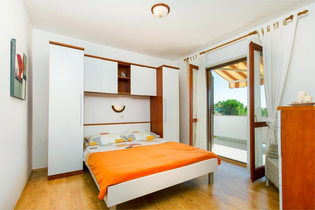 Apartments By The Sea Simuni, Pag - 4083 Kolan Ngoại thất bức ảnh